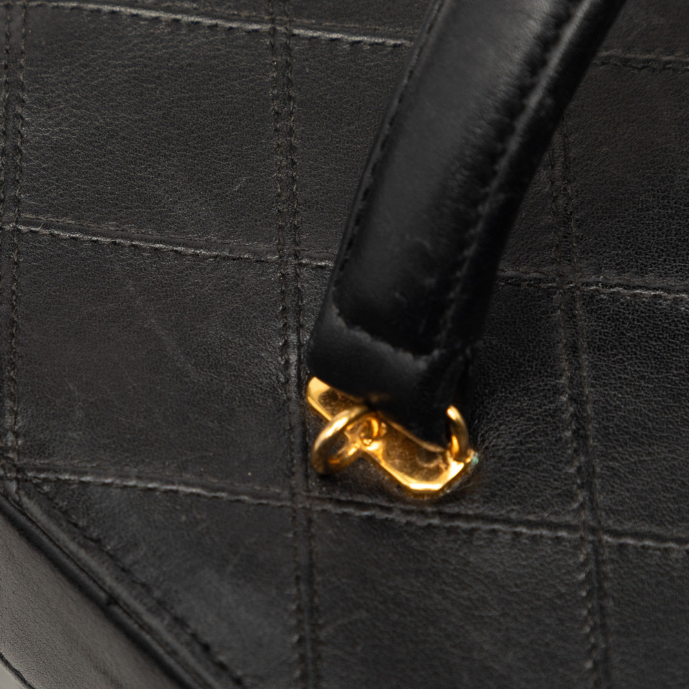 Pre-Loved Chanel CC Stitched Calfskin Turnlock Vanity Case - Picture 8 of 9